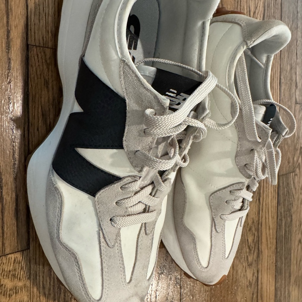 New Balance 327 White and Black Sneakers